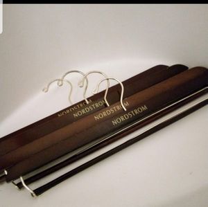 Lot De 4 Cintres Bois Nordstrom - Marron Brillant, Avec Barre à Pantalon, Pour Costumes Et Vestes - Occasion